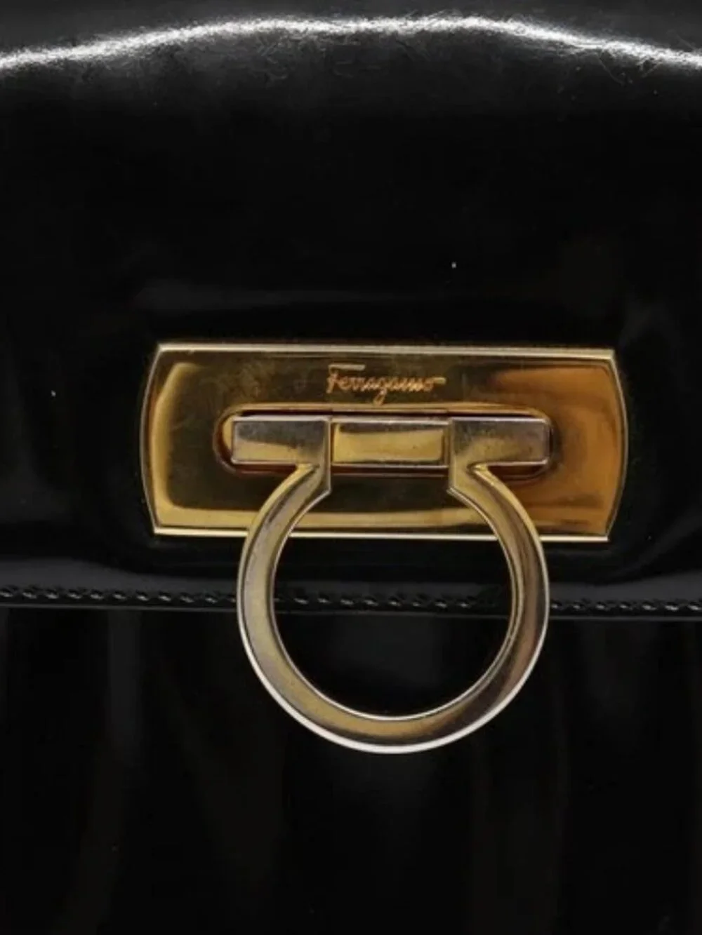 Salvatore Ferragamo Gancini Shoulder Bag Enamel Black Gold Auth 87741